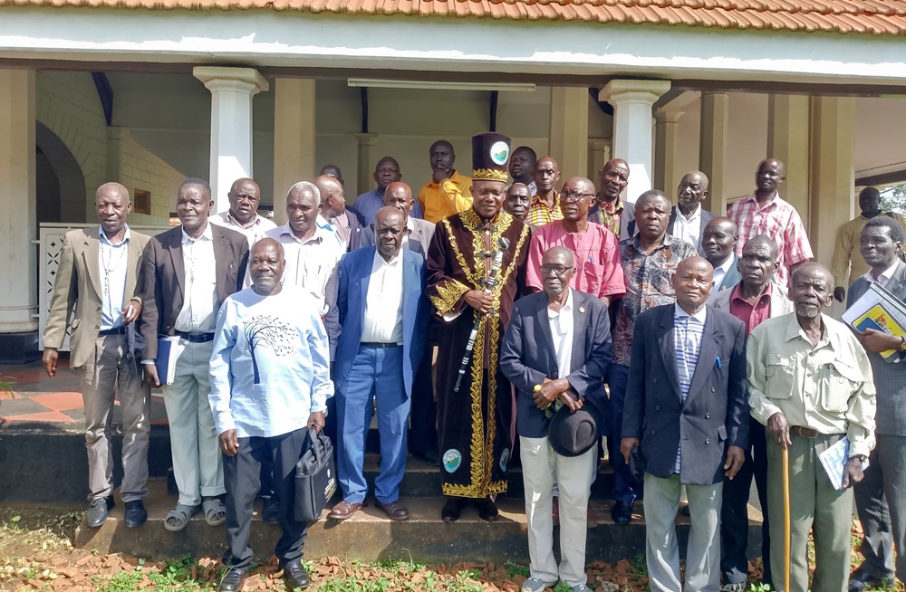 Umukuka Jude Mike Mudoma poses for a group photo with Bugisu clan chairpersons and cultural spokesperson Steven Masiga in an undated file photo.